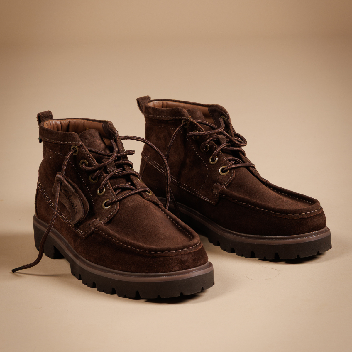 Boots clarks photo studio fond beige