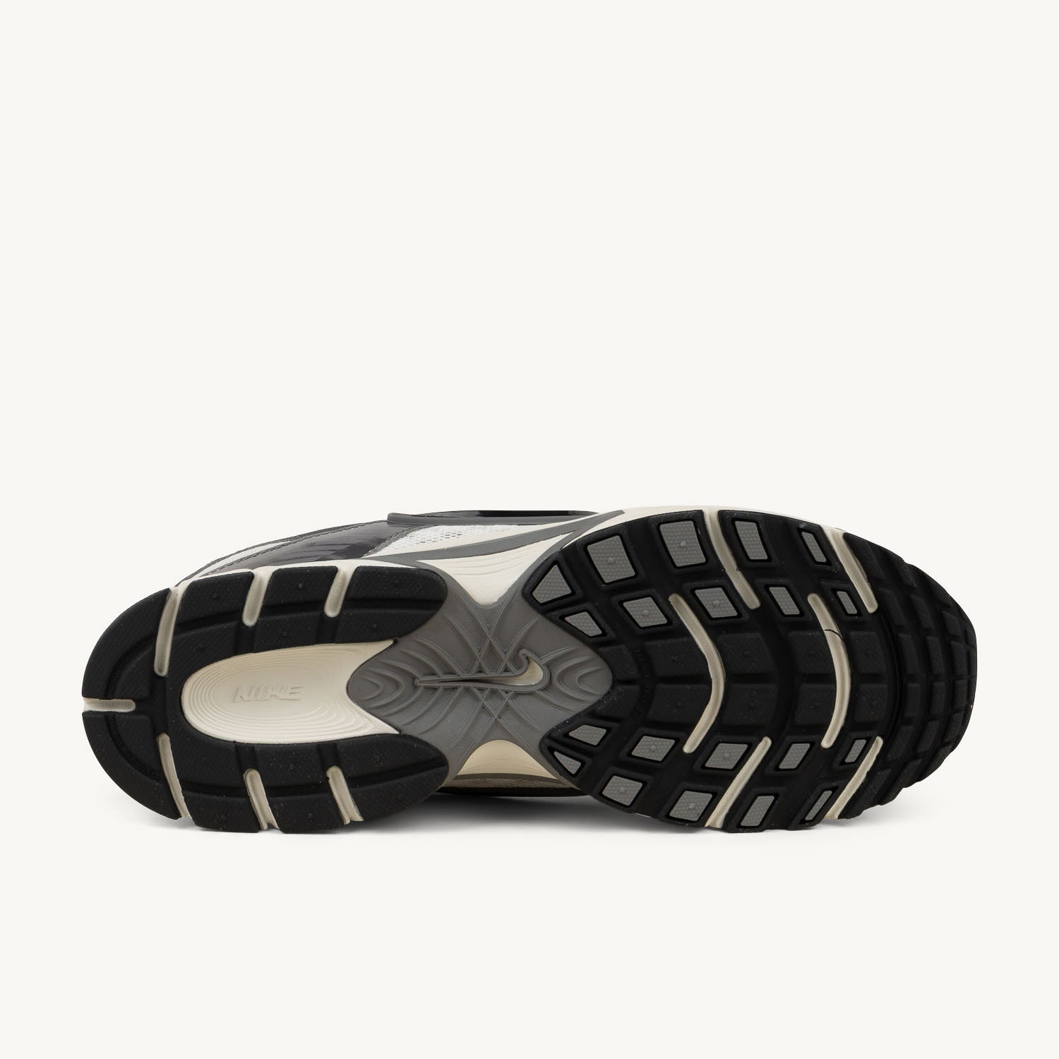 Sneakers Homme NIKE V5 RNR Gris