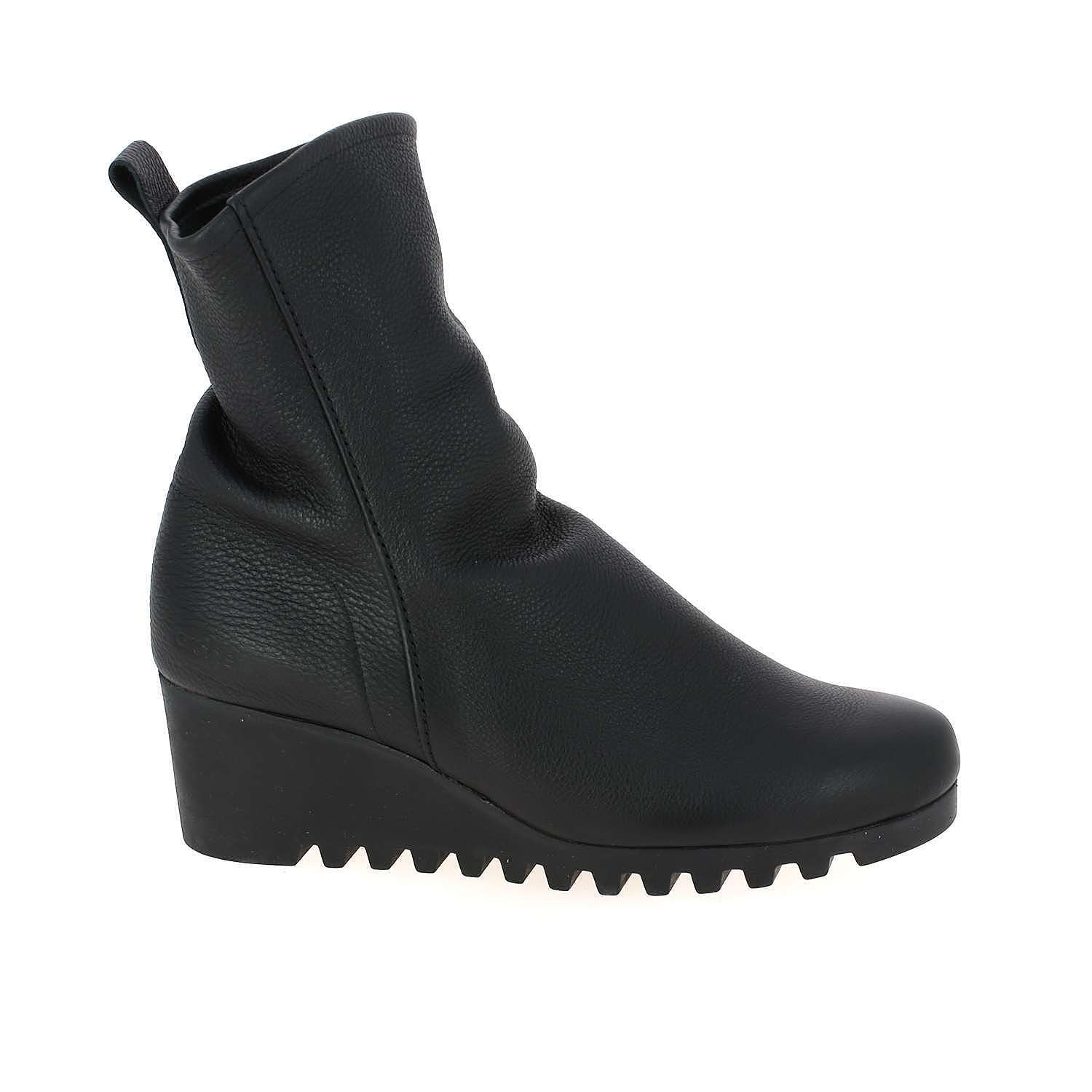Boots Larazo